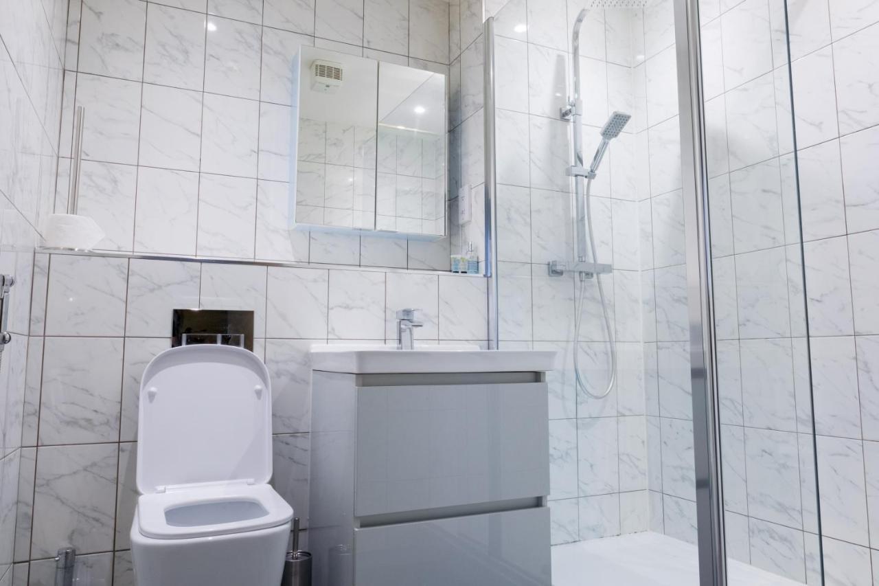 Pahuna Ghar Birmigham City 2 Bedroom Apartment- Short To Mid Term Let-Free Secure Parking Birmingham Zewnętrze zdjęcie